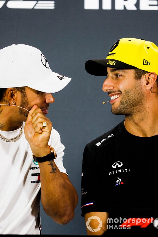 Lewis Hamilton, Mercedes AMG F1 e Daniel Ricciardo, Renault F1 Team, durante la conferenza stampa