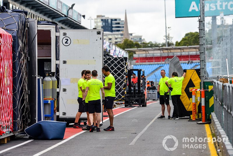 Atmosfera in pitlane