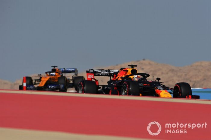 Max Verstappen, Red Bull Racing RB15, Carlos Sainz Jr., McLaren MCL34