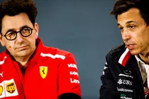 Mattia Binotto, Team Principal, Ferrari, et Toto Wolff, directeur exécutif, Mercedes AMG
