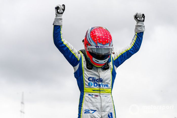 Ganadora  Alice Powell, Click2Drive Bristol Street Motors Racing 