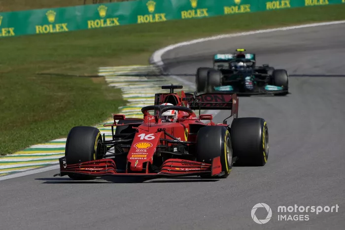 Charles Leclerc, Ferrari SF21, Valtteri Bottas, Mercedes W12