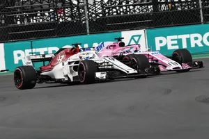 Marcus Ericsson, Sauber C37 et Sergio Perez, Racing Point Force India VJM11 en lutte