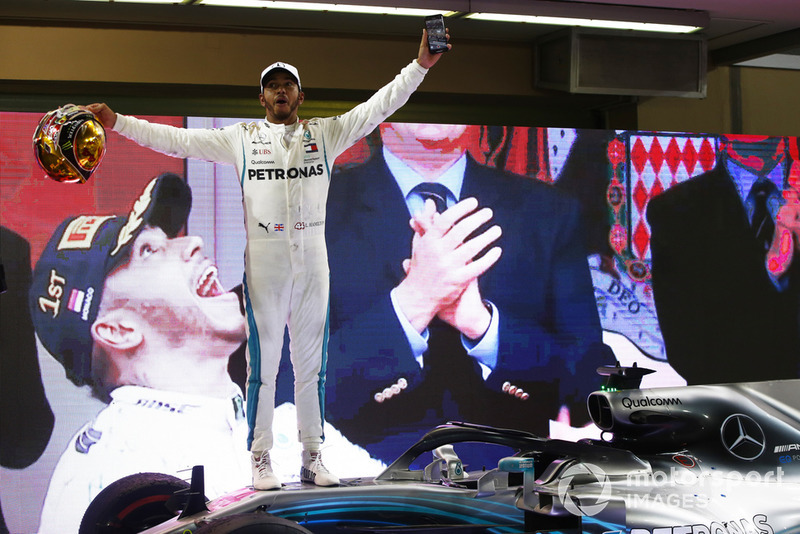 Lewis Hamilton, Mercedes AMG F1 W09 EQ Power+, festeggia dopo aver vinto la gara