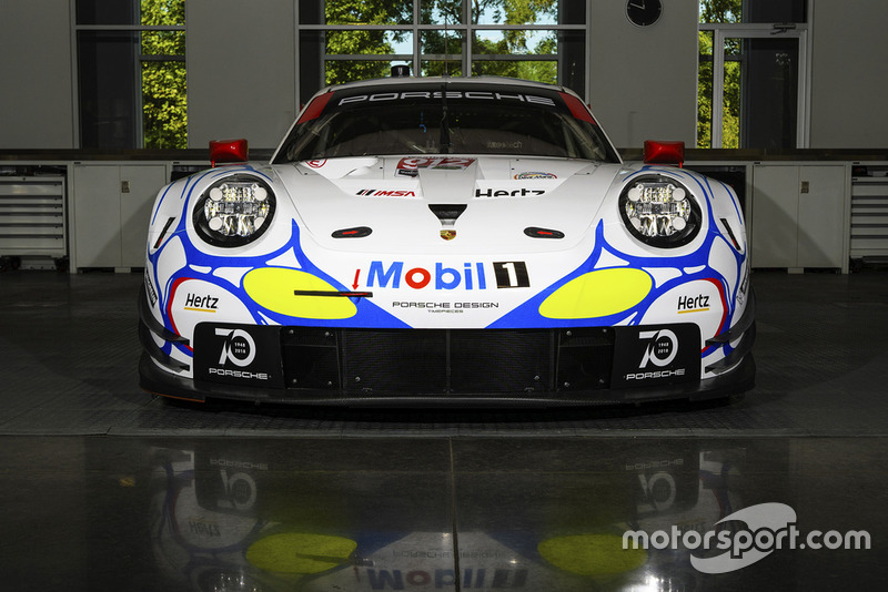 #912 Porsche Team North America Porsche 911 RSR, GTLM: Laurens Vanthoor, Earl Bamber, Mathieu Jaminet