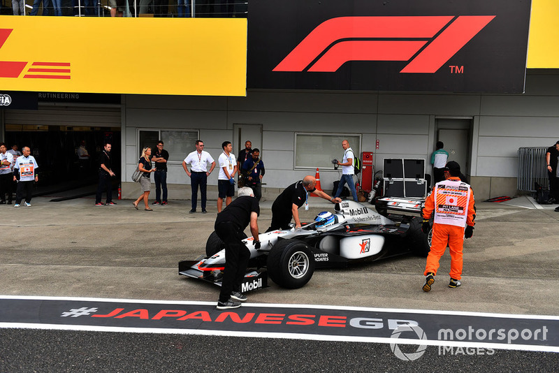 Mika Hakkinen, McLaren MP4-13 Leyendas F1 30 Aniversario vuelta de Demostración