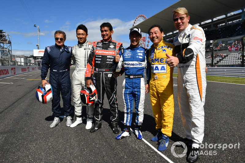 (Ki-ka): Jean Alesi, Kazuki Nakajima, Aguri Suzuki, Takuma Sato, Satoru Nakajima dan Mika Hakkinen, acara demonstrasi lap Perayaan Legenda F1 ke-30