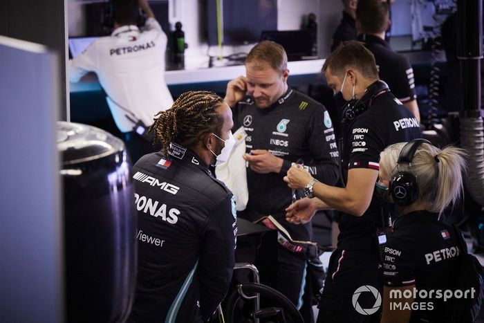 Lewis Hamilton, Mercedes, con Angela Cullen, fisioterapeuta 