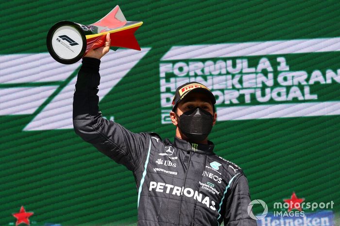 Podio: ganador Lewis Hamilton, Mercedes