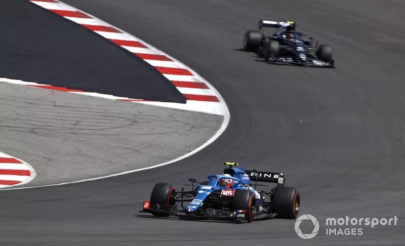 Esteban Ocon, Alpine A521, Pierre Gasly, AlphaTauri AT02