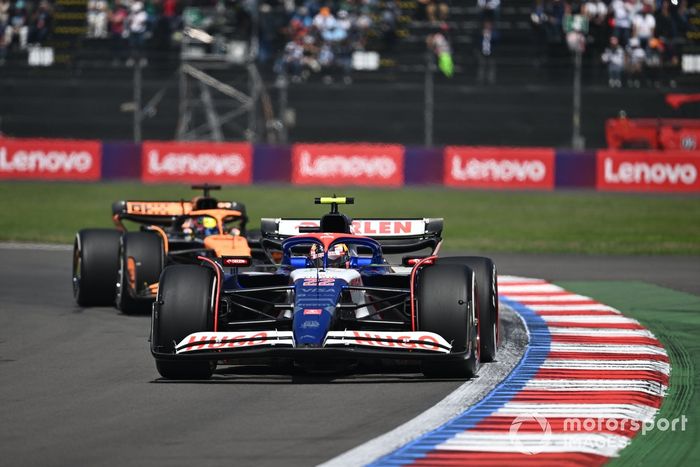 Yuki Tsunoda, RB F1 Team VCARB 01, Oscar Piastri, McLaren MCL38