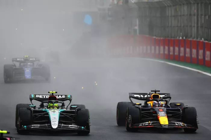 Max Verstappen, Red Bull Racing RB20, Lewis Hamilton, Mercedes F1 W15