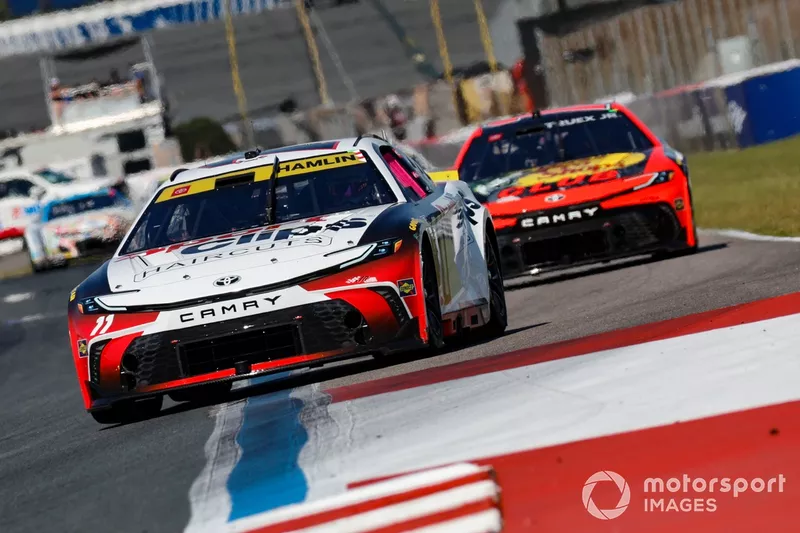 Denny Hamlin, Joe Gibbs Racing, Sport Clips Haircuts Toyota Camry