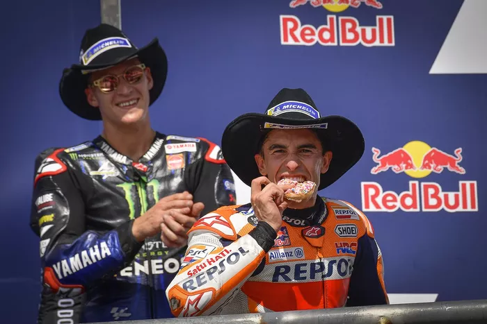 Podio: ganador Marc Márquez, Repsol Honda Team, segundo lugar Fabio Quartararo, Yamaha Factory Racing  