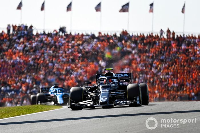 Pierre Gasly, AlphaTauri AT02, Fernando Alonso, Alpine A521