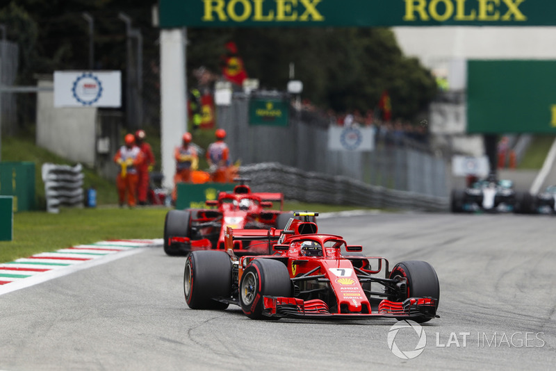 Kimi Raikkonen, Ferrari SF71H, y Sebastian Vettel, Ferrari SF71H