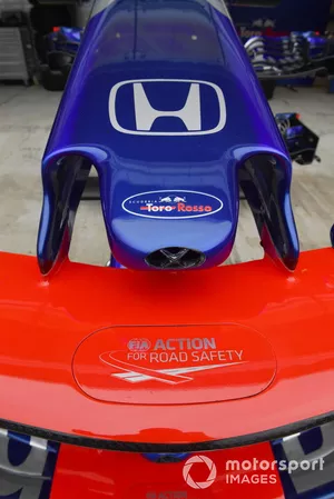 Vue détaillée du nez de la Scuderia Toro Rosso STR13 