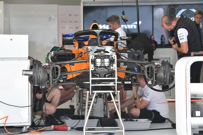 La McLaren MCL33 dans le garage