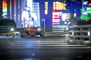 Daniel Ricciardo, Red Bull Racing RB7, in Las Vegas