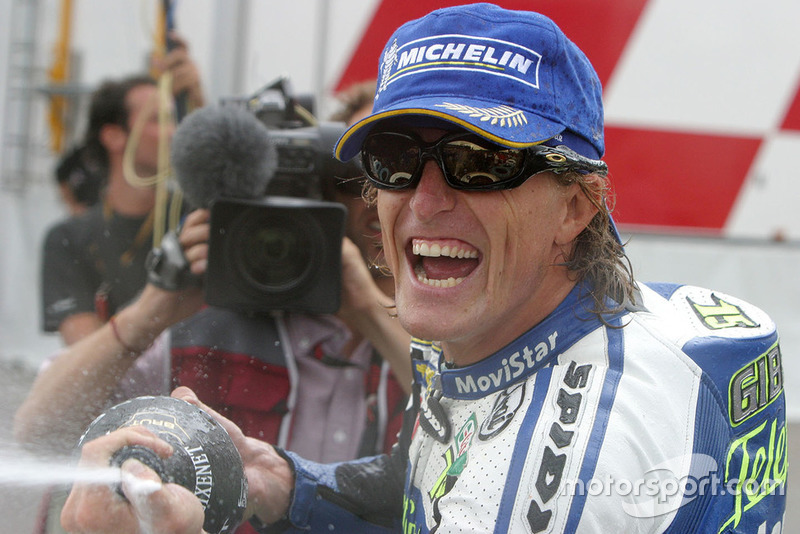 Podium: race winner Sete Gibernau, Honda