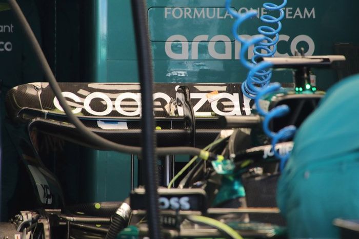 Detalle del alerón trasero del Aston Martin AMR23