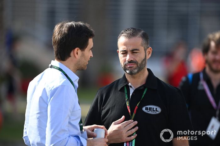 Personal en el paddock