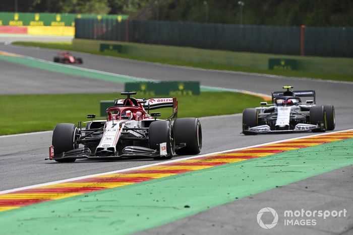 Kimi Raikkonen, Alfa Romeo Racing C39, Pierre Gasly, AlphaTauri AT01