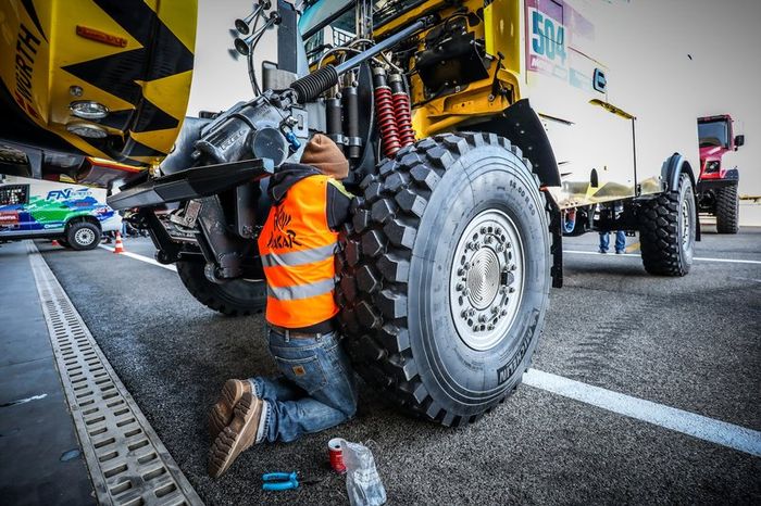 Verificaciones en Paul Ricard antes del embarque del Dakar 2020