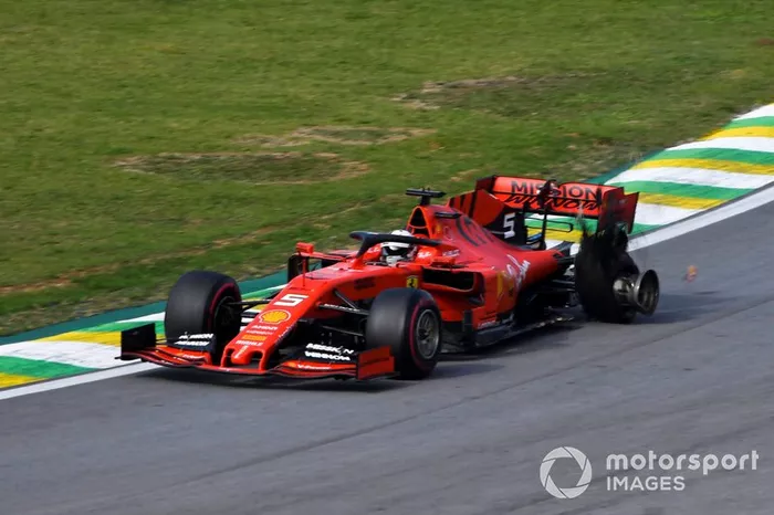 17º Sebastian Vettel, Ferrari Colisión