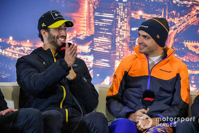 Daniel Ricciardo, Renault F1, y Carlos Sainz Jr., McLaren, en la conferencia de prensa