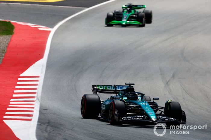 Lance Stroll, Aston Martin AMR24, Valtteri Bottas, Stake F1 Team Kick Sauber C44