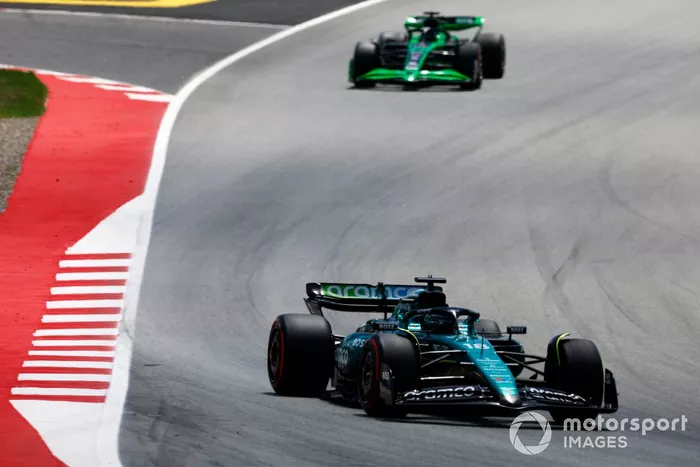Lance Stroll, Aston Martin AMR24, Valtteri Bottas, Stake F1 Team Kick Sauber C44