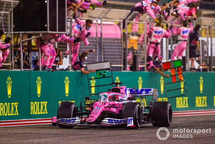 Ganador Sergio Pérez, Racing Point RP20, se lleva la victoria