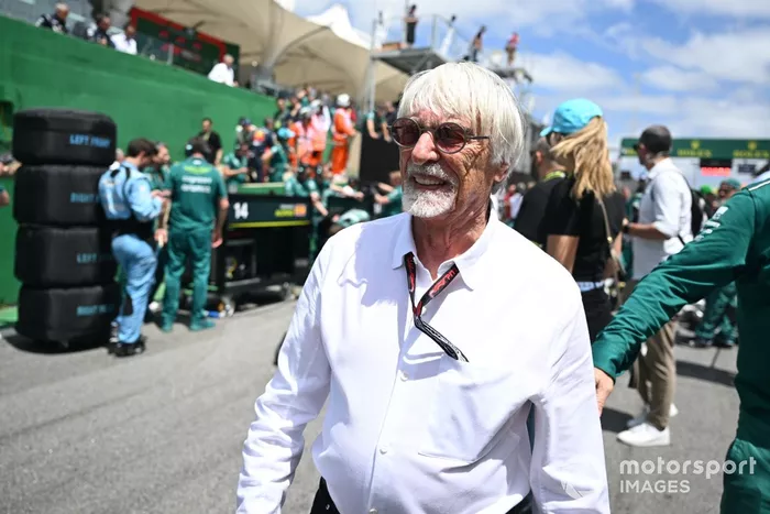 Bernie Ecclestone en la parrilla