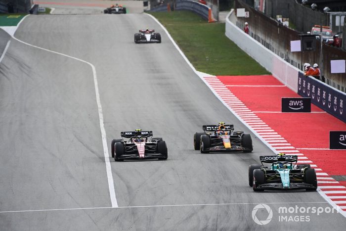 Fernando Alonso, Aston Martin AMR23, Zhou Guanyu, Alfa Romeo C43, Sergio Pérez, Red Bull Racing RB19