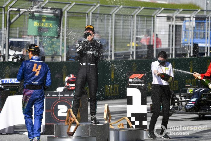 Podio: ganador de la carrera Valtteri Bottas, Mercedes-AMG Petronas F1, el tercer lugar Lando Norris, McLaren celebran