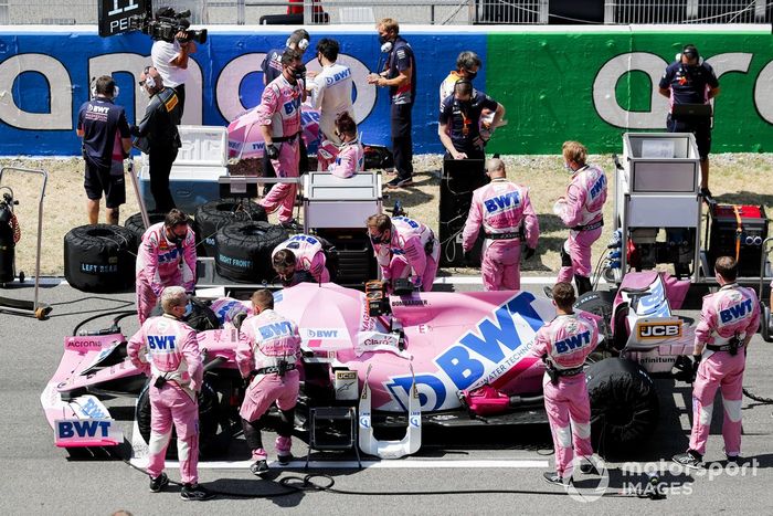El monoplaza de Sergio Pérez, Racing Point RP20 en la parrilla