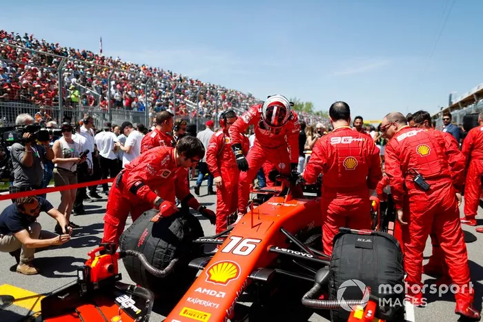 Charles Leclerc, Ferrari SF90, arriva sulla griglia