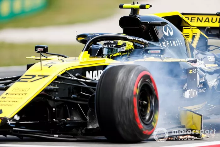 Nico Hulkenberg, Renault R.S. 19 regresa a los pits con daños 
