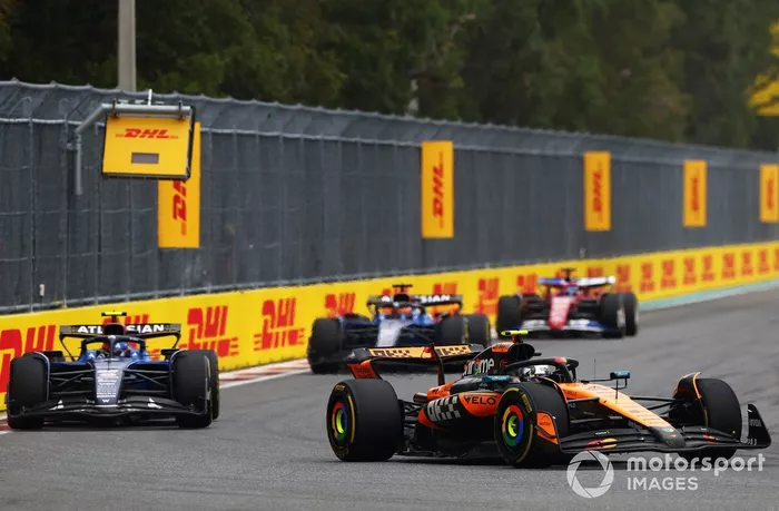 Lando Norris, McLaren, Carlos Sainz, Williams, Alexander Albon, Williams