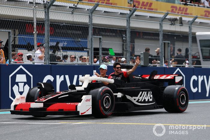 Esteban Ocon, Haas F1 Team, Oliver Bearman, Haas F1 Team