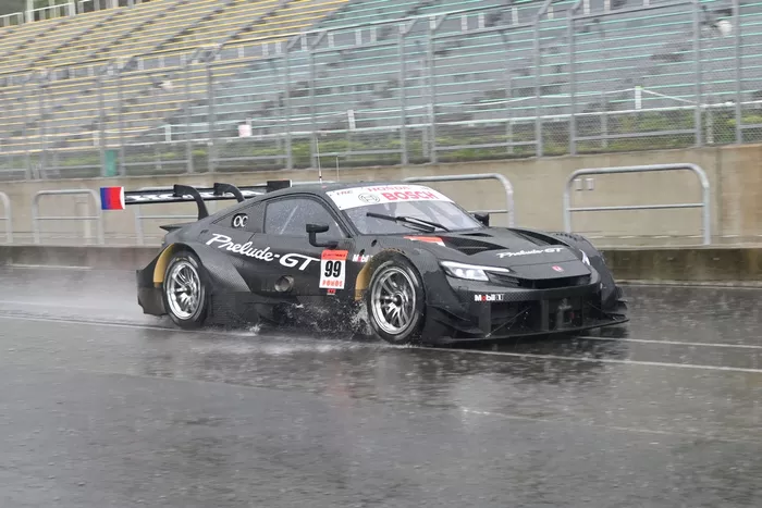 プレリュードGT、豪雨の中発進！ 来季ホンダGT500の“前奏曲”……SUGOで