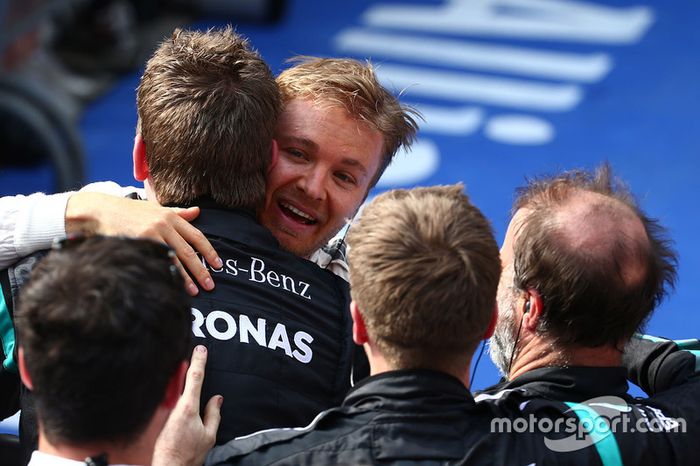 Ganador Nico Rosberg, Mercedes AMG F1 Team en  parc ferme