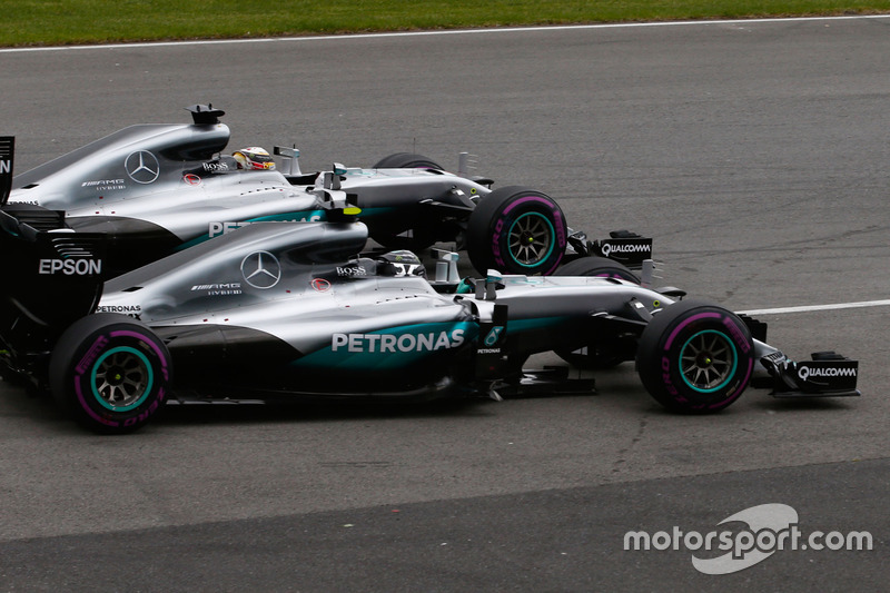 Lewis Hamilton, Mercedes AMG F1 W07 Hybrid and team mate Nico Rosberg, Mercedes AMG F1 W07 Hybrid at the start of the race