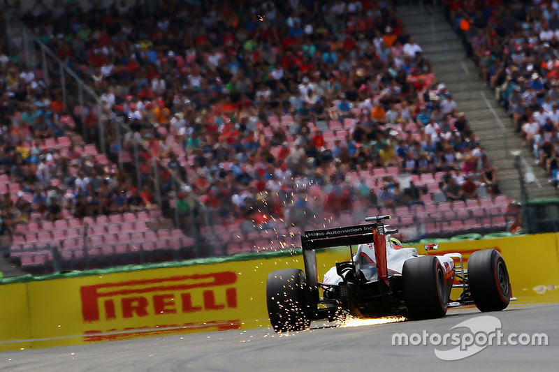 Esteban Gutiérrez, Haas F1 Team VF-16 saca chispas