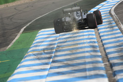 Nico Rosberg, Mercedes AMG F1 W07 Hybrid, mit Funkenflug