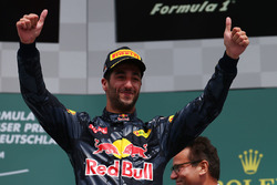Podio: il secondo classificato Daniel Ricciardo, Red Bull Racing