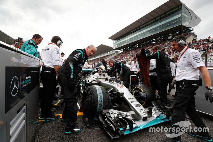 Lewis Hamilton, Mercedes AMG F1 W07 Hybrid