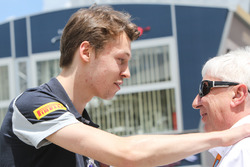 Daniil Kvyat, Scuderia Toro Rosso con Herbie Blash, FIA Delegate