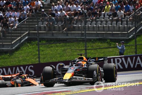 Max Verstappen, Red Bull Racing RB20, Oscar Piastri, McLaren MCL38